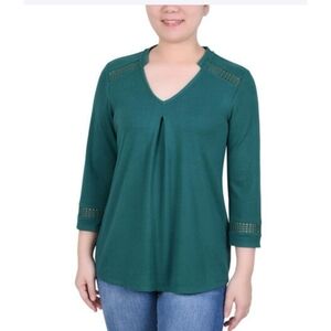 NY Collection woman 3/4 sleeve Split neck Crochet trim blouse Green Size 2X
